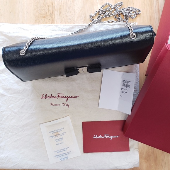 Salvatore Ferragamo Black Saffiano Vara Bag - Picture 4 of 16